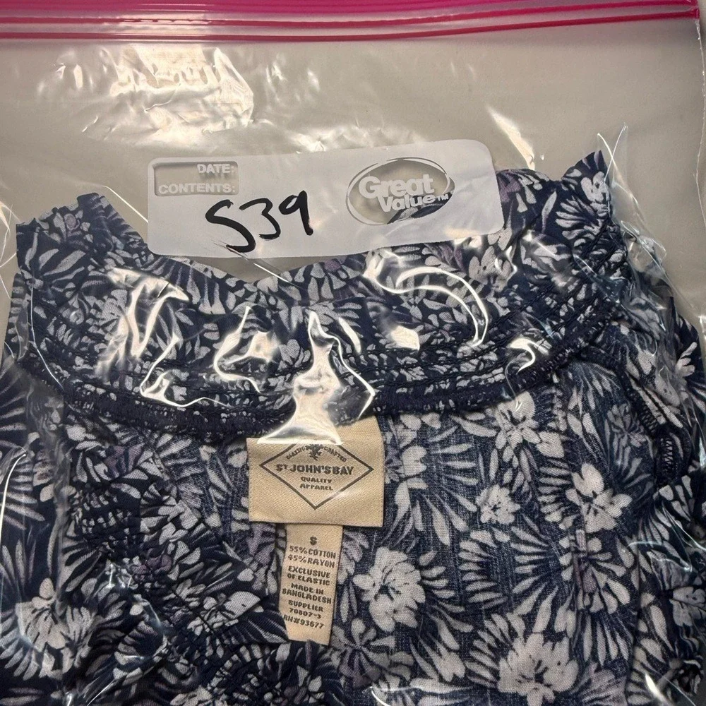 St Johns Bay Navy Floral Smocked Square‎ Neck Puff Sleeve Blouse Top Small NEW